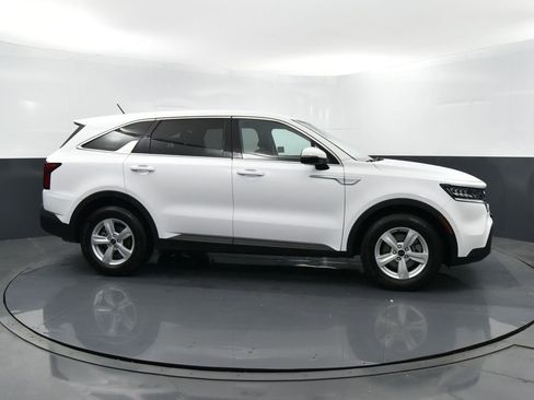 Used 2021 Kia Sorento LX image 39
