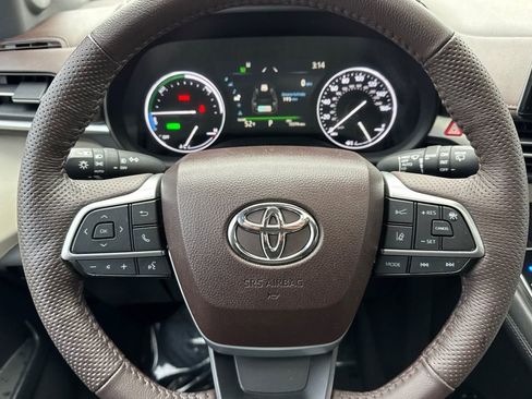 Used 2023 Toyota Sienna Platinum image 29