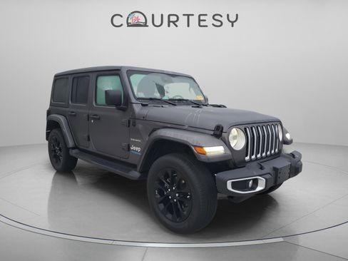 Used 2021 Jeep Wrangler Unlimited Sahara w/ Cold Weather Group image 5