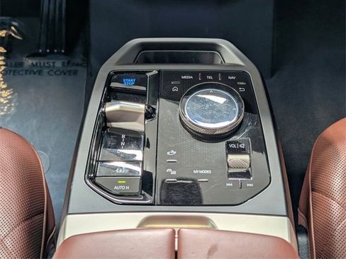 Used 2023 BMW iX xDrive50 w/ Sport Package image 10