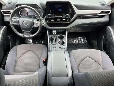 Used 2024 Toyota Highlander LE FWD image 9