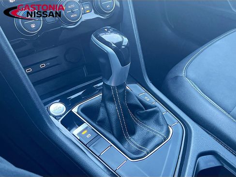 Used 2024 Volkswagen Taos SE image 21