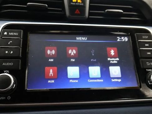 Used 2023 Nissan Versa SV FWD image 25