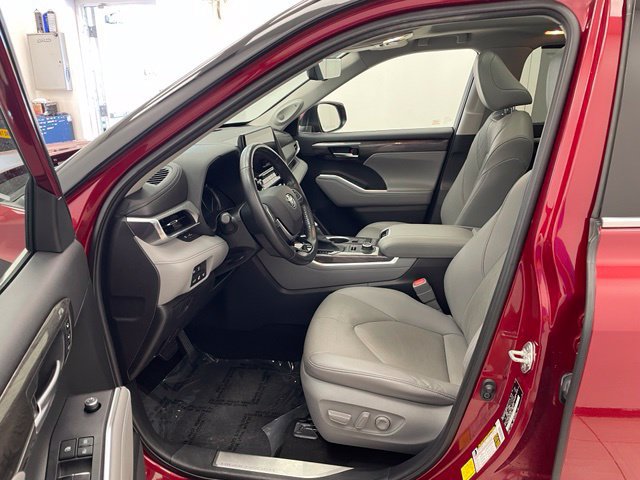 Used 2020 Toyota Highlander Platinum AWD/4WD image 9