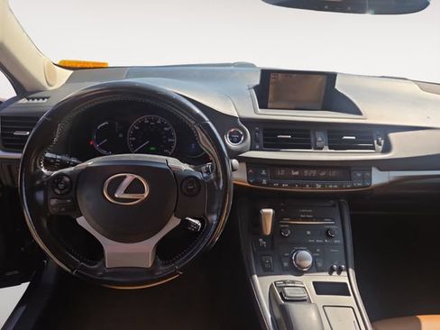 Used 2016 Lexus CT 200h w/ Navigation Package FWD image 10