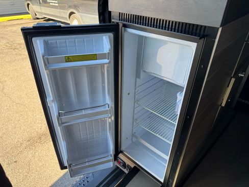 Used 2022 Mercedes-Benz Sprinter 2500 image 29