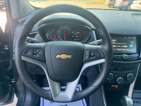 Used 2017 Chevrolet Trax LT w/ LT Convenience Package image 11