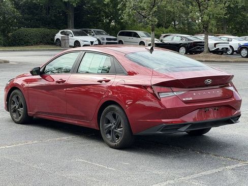 Used 2022 Hyundai Elantra SEL FWD image 3