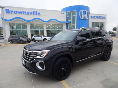Used 2024 Volkswagen Atlas SEL AWD/4WD image 1