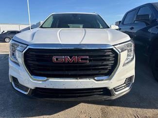 Used 2024 GMC Terrain SLE video 2