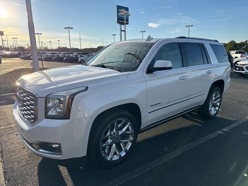 Used 2020 GMC Yukon Denali w/ Denali Premium Package image 2