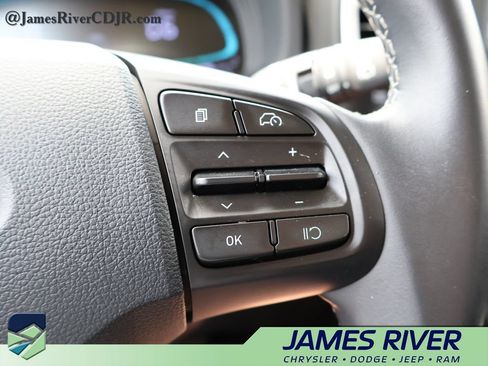 Used 2025 Hyundai Venue SEL FWD image 30
