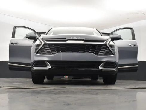 Used 2025 Kia Sportage LX FWD image 11
