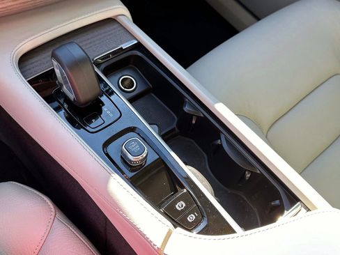 Certified 2024 Volvo XC90 T8 Plus w/ Protection Package Premier image 22