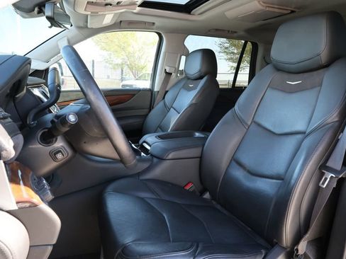 Used 2020 Cadillac Escalade Luxury image 28