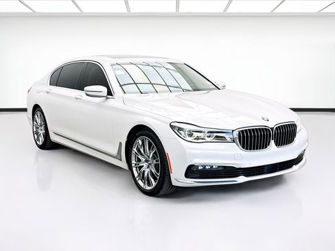 Used 2018 BMW 750i xDrive AWD/4WD image 3