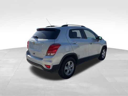 Used 2020 Chevrolet Trax LT w/ LT Convenience Package image 4