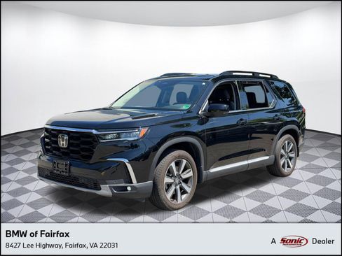 Used 2025 Honda Pilot Touring image 1