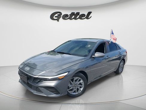 Certified 2024 Hyundai Elantra SEL FWD image 1