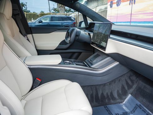 Used 2023 Tesla Model X Plaid image 19