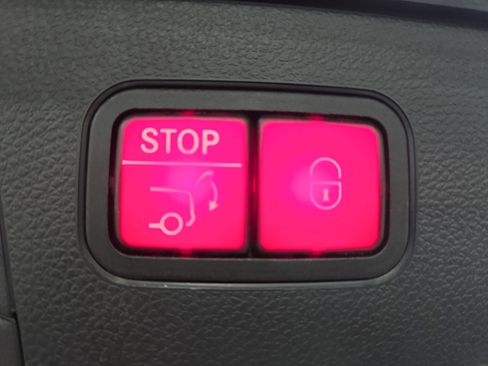 Used 2017 Mercedes-Benz GLC 300 4MATIC image 13