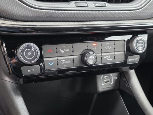 New 2026 Jeep Compass Latitude AWD/4WD image 21