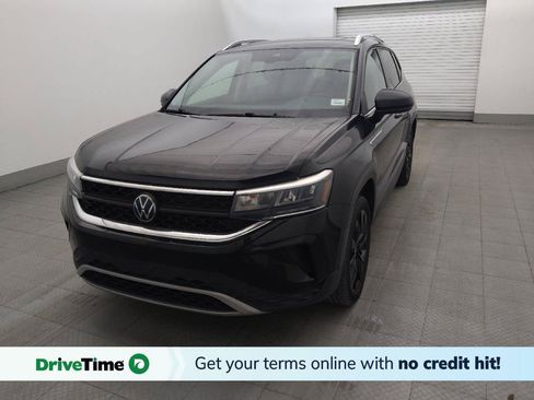 Used 2023 Volkswagen Taos SE w/ Panoramic Sunroof Package FWD image 1