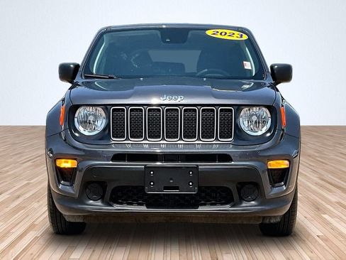 Used 2023 Jeep Renegade Latitude AWD/4WD image 3
