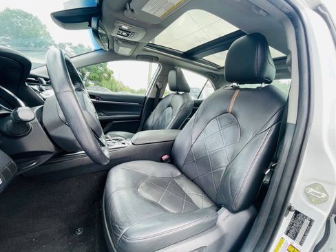 Used 2019 Toyota Camry XLE FWD image 9