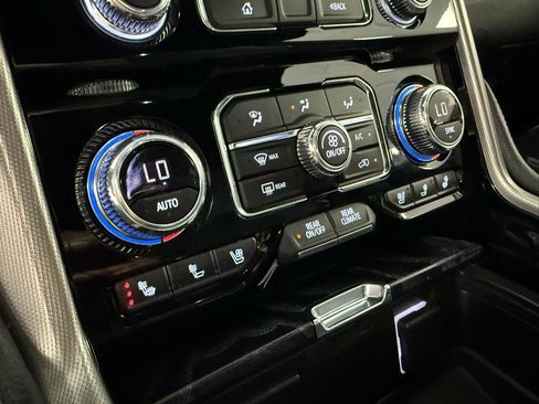 Used 2021 GMC Yukon Denali w/ Denali Premium Package image 24