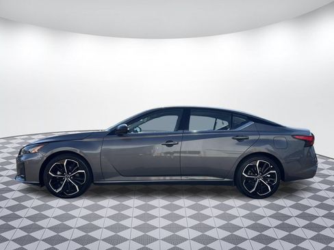 Used 2024 Nissan Altima 2.5 SR w/ SR Premium Package FWD image 4