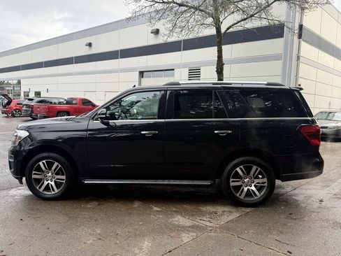 Used 2023 Ford Expedition Limited image 12