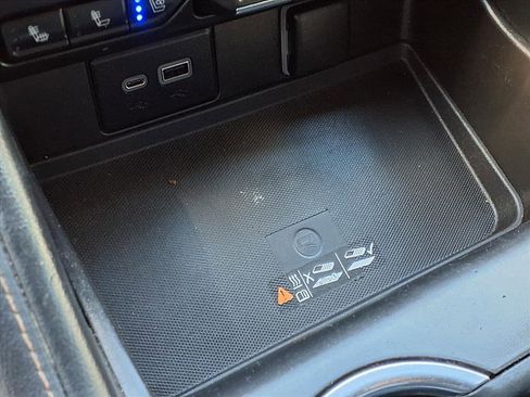 Used 2023 GMC Yukon AT4 w/ AT4 Premium Package image 9