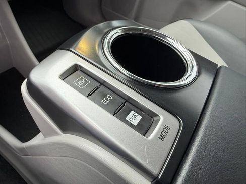 Used 2017 Toyota Prius V Five image 29