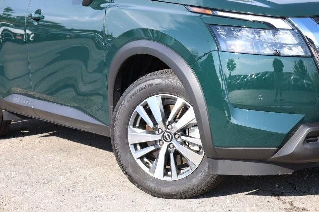 Certified 2025 Nissan Pathfinder SL AWD/4WD image 3