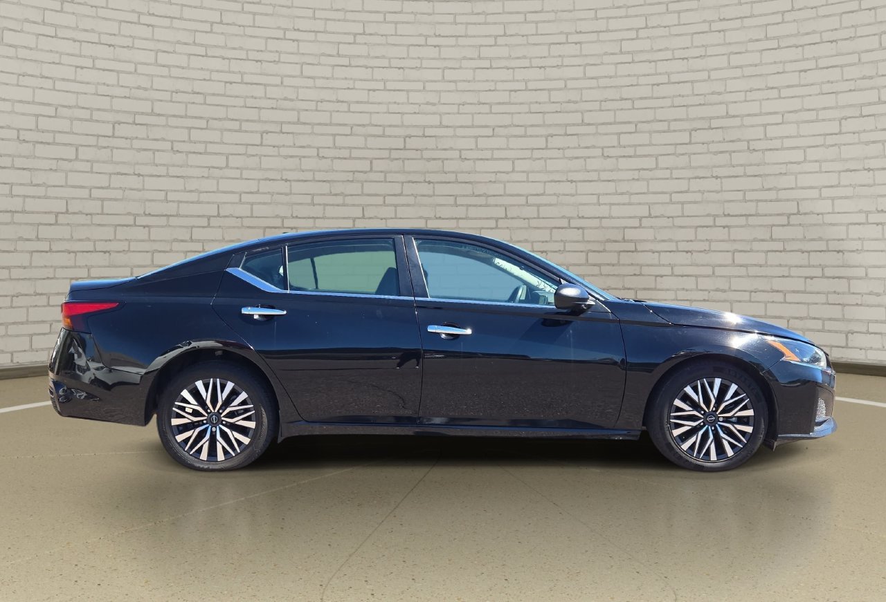 Used 2024 Nissan Altima 2.5 SV FWD image 4