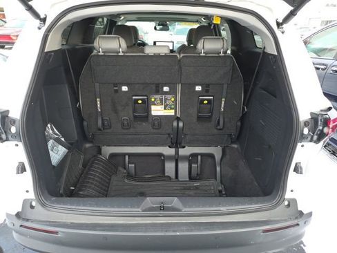 Used 2025 Toyota Sienna XLE image 27