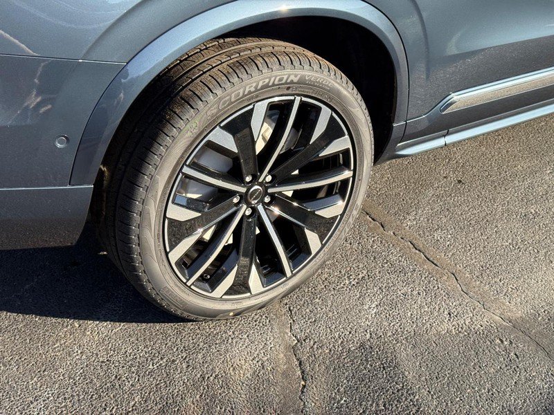 New 2026 Volvo XC90 T8 Plus w/ Protection Package Premier AWD/4WD image 4