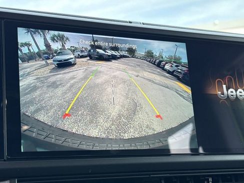 Used 2025 Jeep Wrangler Willys image 28