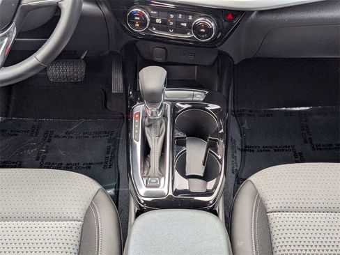 Used 2025 Chevrolet Trax LT w/ LT Convenience Package image 20