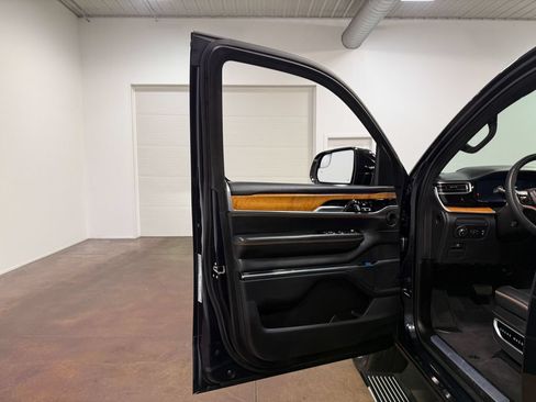 Used 2024 Jeep Grand Wagoneer Series III w/ Rear Seat Video Group 1 AWD/4WD image 56