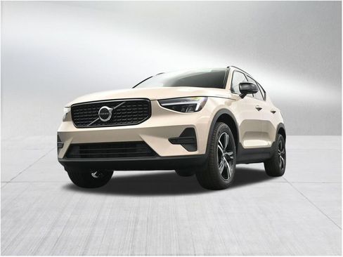 New 2026 Volvo XC40 B5 Core AWD/4WD image 28