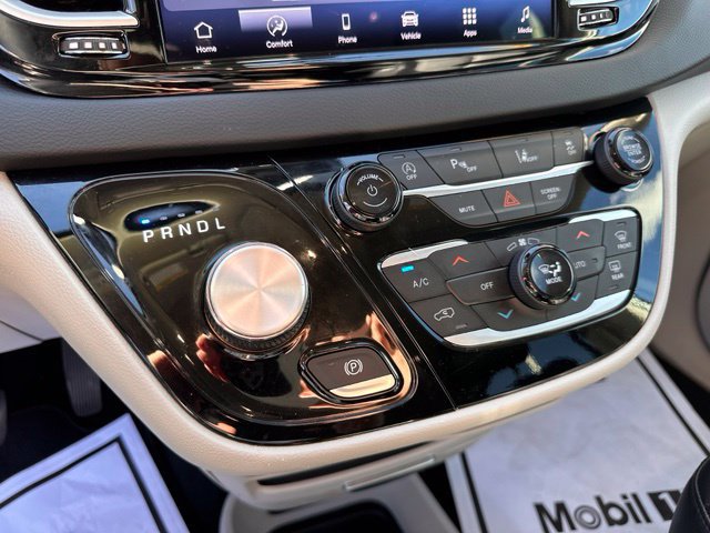 Used 2024 Chrysler Pacifica Touring-L FWD image 21