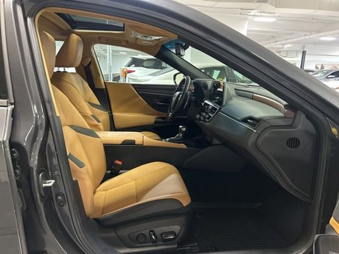 Used 2025 Lexus ES 350 w/ Premium Package image 27