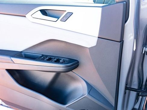 New 2026 Volkswagen Taos SE FWD image 27