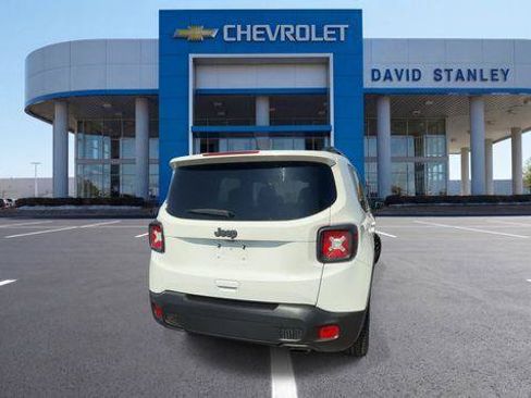Used 2021 Jeep Renegade Latitude FWD image 7