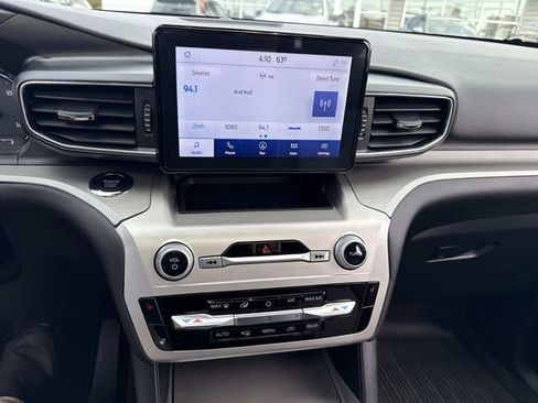 Used 2022 Ford Explorer XLT w/ Equipment Group 202A AWD/4WD image 30