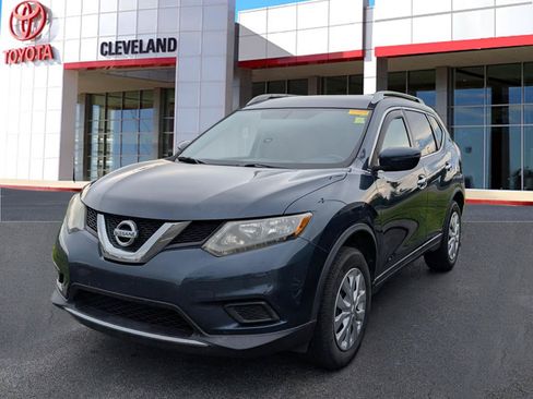 Used 2016 Nissan Rogue S w/ Appearance Package FWD image 4