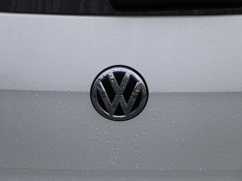 Used 2020 Volkswagen GTI SE FWD image 5