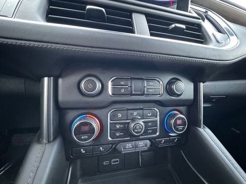 Used 2023 Chevrolet Suburban LT w/ Luxury Package image 10